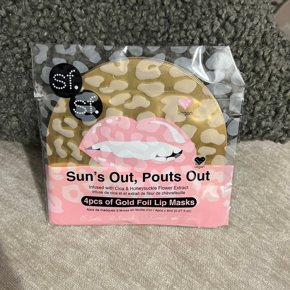 Suns Out Pouts Out 4 pc Gold Foil Lip Masks